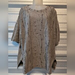 Gilded Intent Textured Short Sleeve Tee in Gray